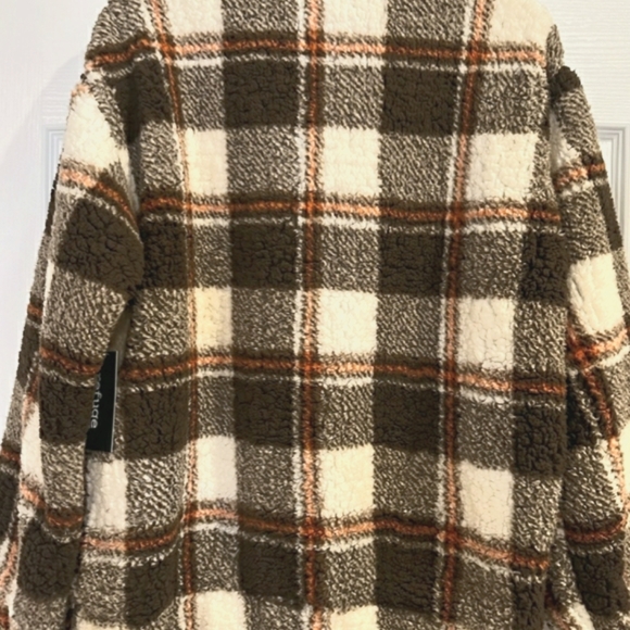 REG$50 Refuge Plaid Teddy oversized jacket, multiple sized - Picture 2 of 5